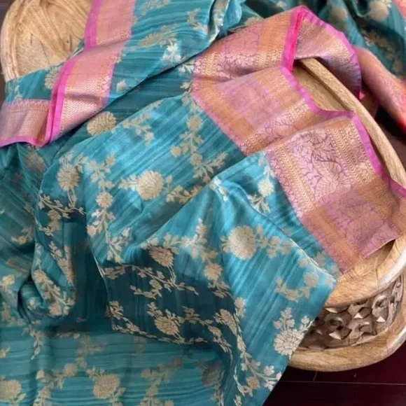 Tussar Dupion Raw Silk Saree with BP - Picture 4 of 8